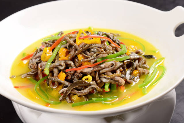 潜龙在渊 (青椒煮鳝丝)