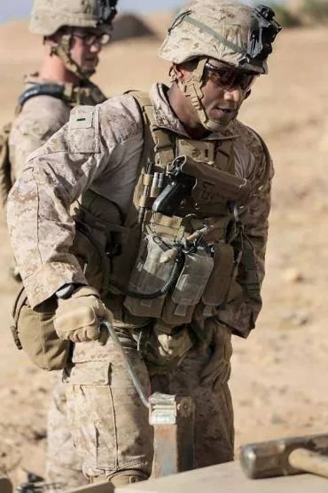 海湾战争时期后的美国军服:超越英国军服,作战系统趋于完善