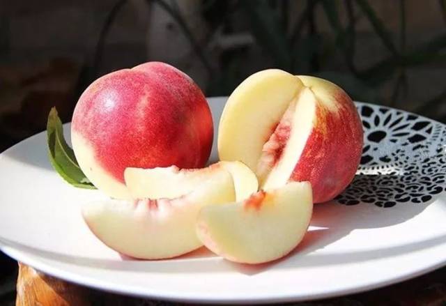 【囧记百货】23°蜜甜,228天生长,这枚创造吉尼斯世界纪录的冬桃有多