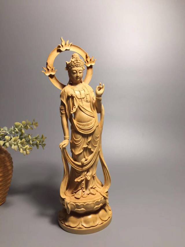 蹲る犬 黄楊 木彫 堤物 木彫 蹲る犬 黄楊 木彫 堤物 木彫 黄杨木雕观音：木中象牙，收藏价值极