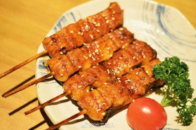 烤鳗串水准正常,也可能是之前已经吃了好多鳗鱼了~现在吃起来,就不会