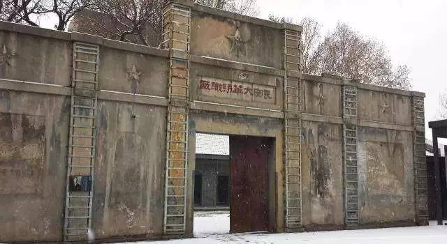 五十年代的西安规划,东郊是军工城,纺织城,像东方厂,秦川厂,黄河厂等.