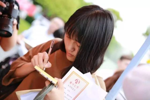 新生入学教育学院官微系列推送之(二十六)丨兽医学院:带着微笑,为爱