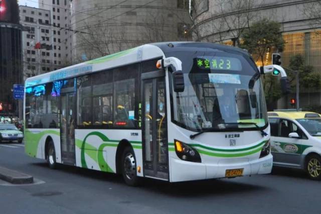 高速公路方面已经通车的a4高速公路和正在建设中的a3,a30