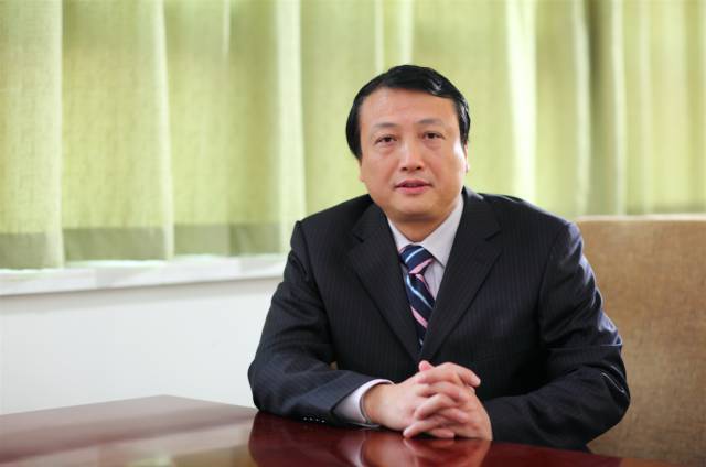 秋风瑟天气冷手脚冰凉没人疼