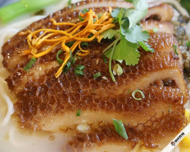 爽脆金钱肚面,大片的金钱肚比茶点的分量大得多,卤味浓厚不腻,几条