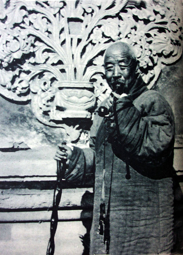 永恒不变的东方:1929年中国老人们在战争和革命背景下的顽强生存