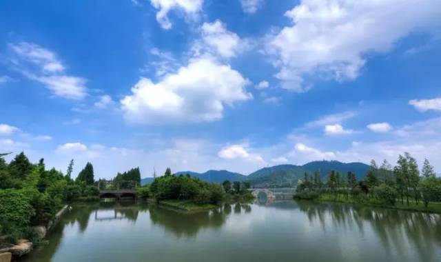 萧山北塘河有人偷倒泥浆,11名涉案人员全部被拘留!