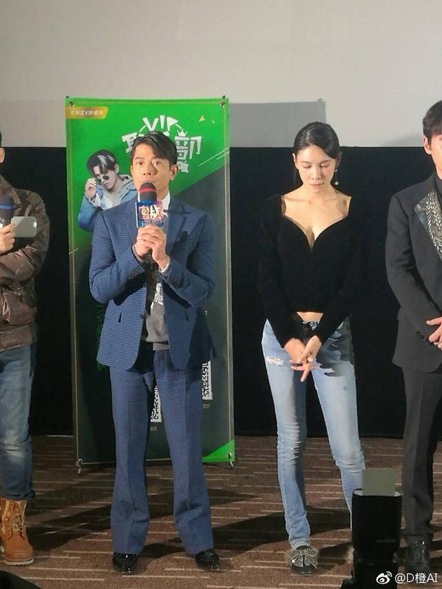 赵丽颖无p图气色差,177张蓝心同框郭富城尴尬,低头曲腿避身高差