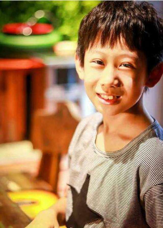 亮相《综艺盛典》,李鑫磊,李心蕊兄妹发表原创歌曲《等着我》《翅膀》