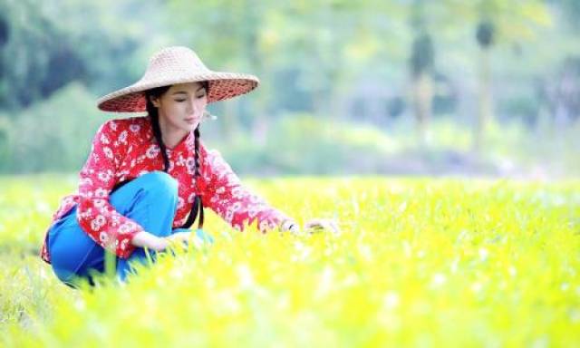 她叫周小兰,一位农村山沟土生土长的农家妹子,现年30岁,她勤劳善良