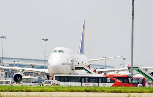 飞机地面空调机组图片