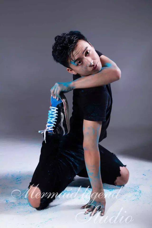 【预告】中国达人秀-余盼"软骨机械舞第一人"繁花为您震撼演绎!