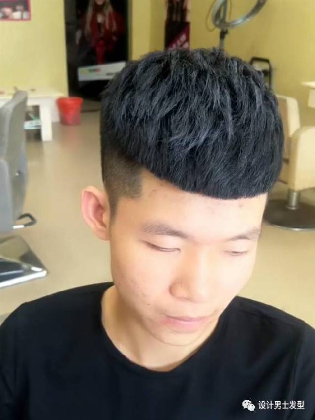 2017年流行"瓦片头"