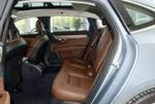 那些距离我们很远的超豪华品牌轿车的后排空间从视觉上来看似乎并不会