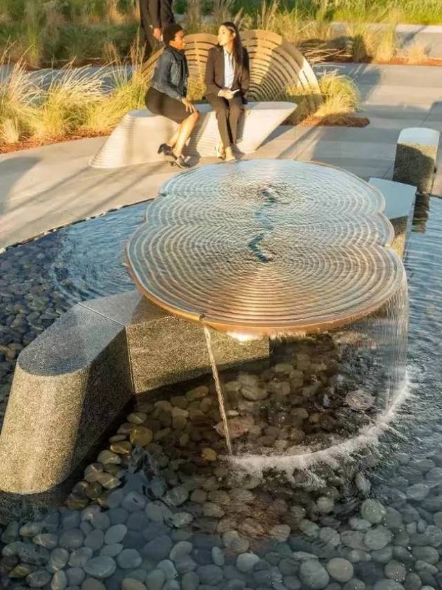 西安金辉优步花园 比如做水景,水是透明的,玻璃也是透明的,珠联璧合