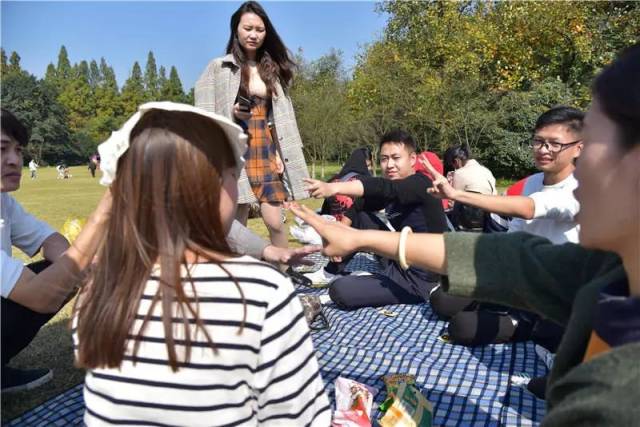 白日晴空,百鬼夜行,山屿海的小伙伴们又开始放纵天性了!