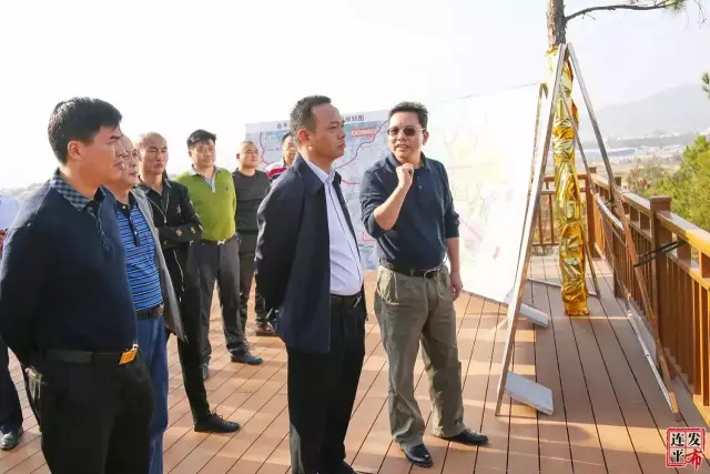 林文泉一行先后察看了县生态产业新城发展总体规划,路网建设,在建企业