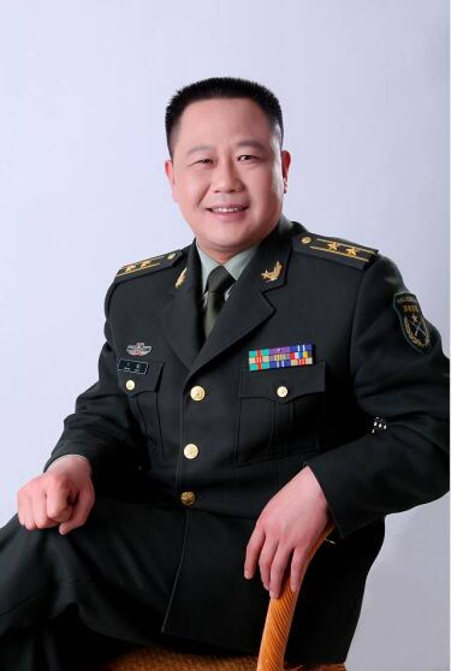 作者简介 王晓 王晓,河南人,现为中国人民解放军某部中校军官.