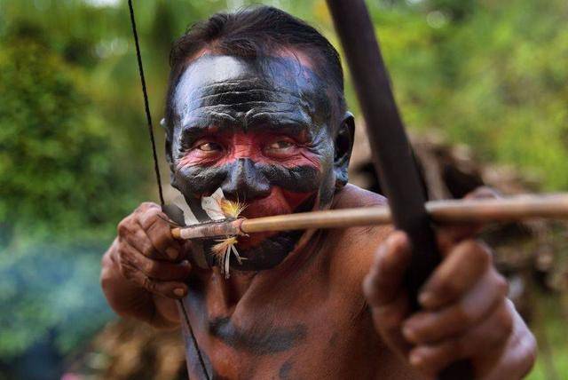亚马逊雨林的原始人图片
