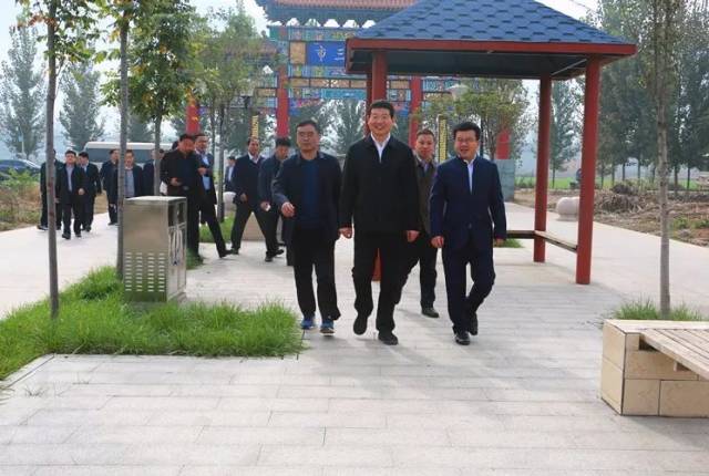 林州市慈善总会名誉会长,岭南村党支部书记郝合兴捐资修建的岭南村