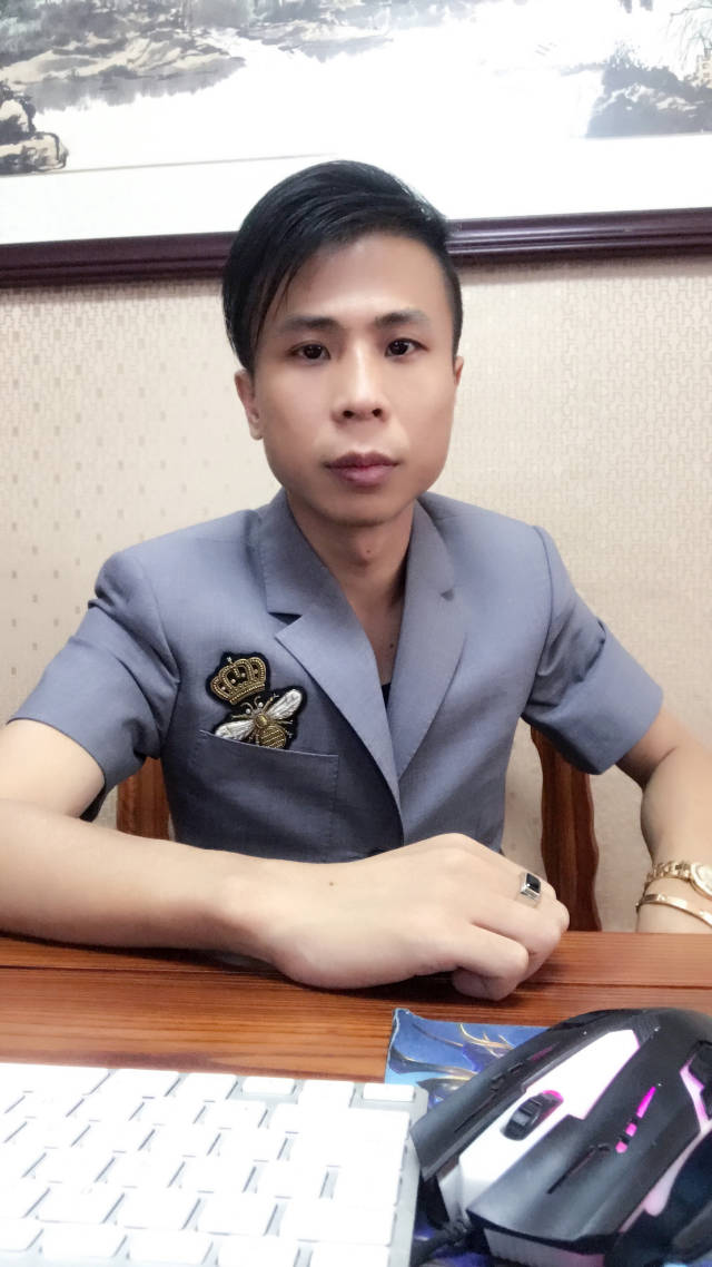 柳州市皇擎财富有限公司农慧龙资助贵州贫穷山区