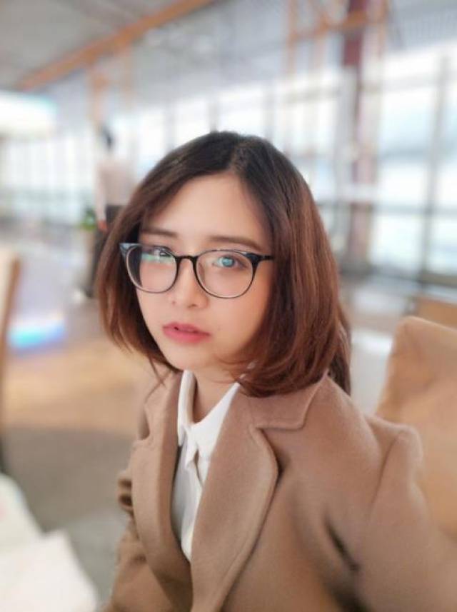 斗鱼陈一发儿机场走秀有亮点刘飞儿求同款网友你穿爆了