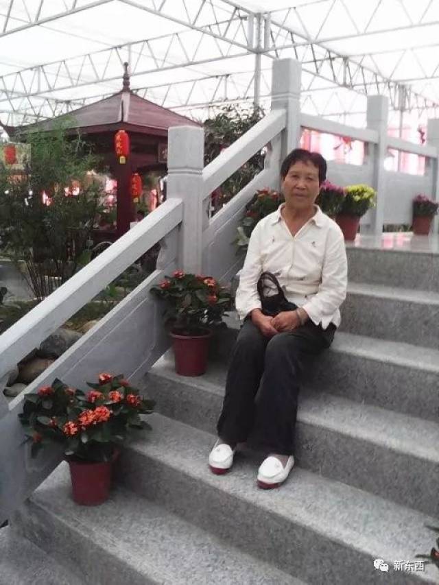 [黄石诗坛]邹晓群的诗《握住一粒米的洁白》(外一首)