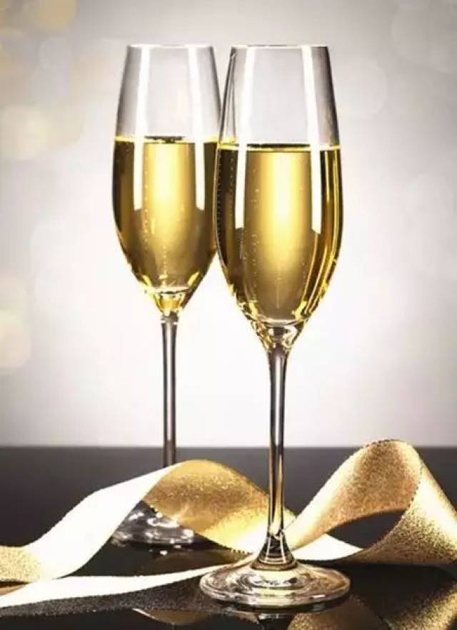 2.香槟杯champagne glass