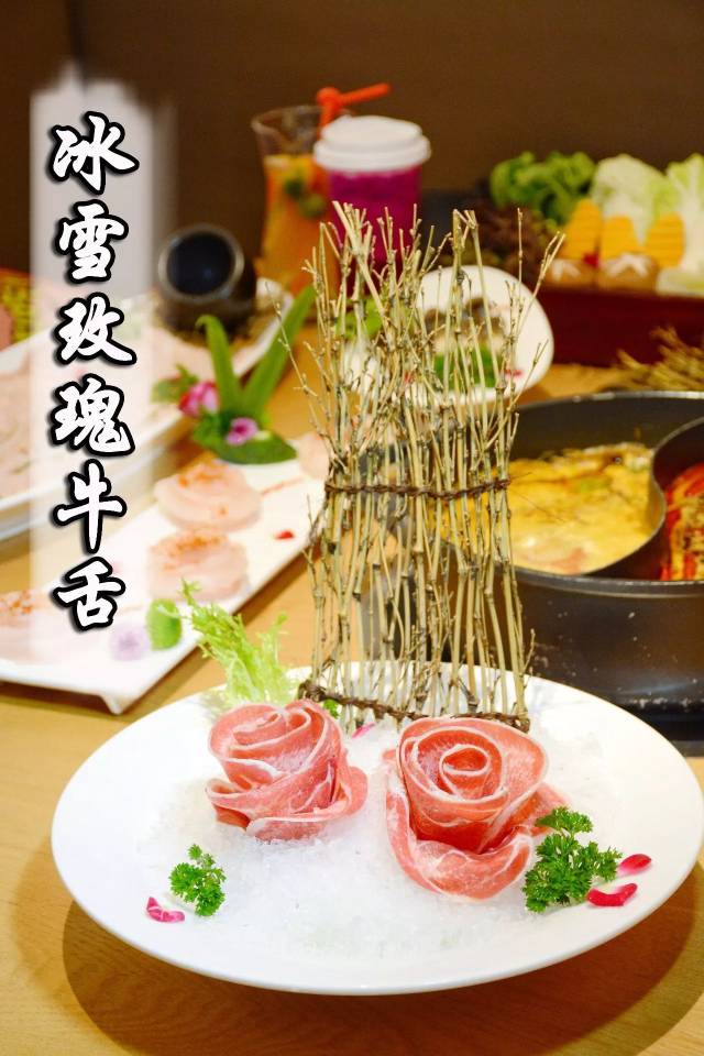 牛舌也是做成的花朵形状,仿佛是娇艳欲滴的玫瑰花,真的是颜值棒棒的!