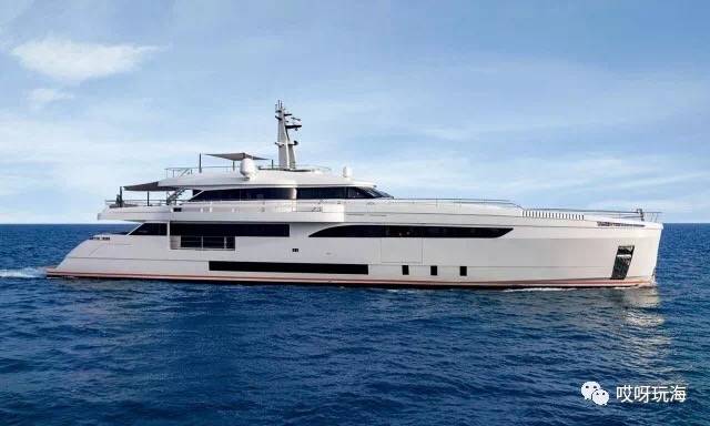 wider yachts船厂46米的超级游艇the wider 150,可以通过一个隔声滑动