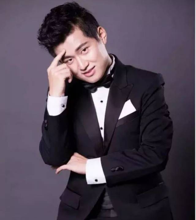 他就是著名青年男高音王传亮出演《英雄恋歌》的男一号定了!