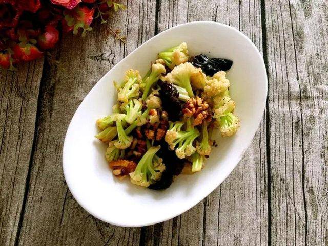 原知胃长寿果食谱系列之《核桃仁炒菜花》!