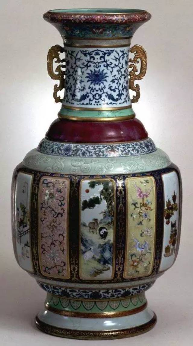 大清乾隆年製　青花　骨董　瓷器染付　時代物 清乾隆青花胭脂紅彩纏枝蓮紋賞瓶《大清乾隆年製》款| Chinese