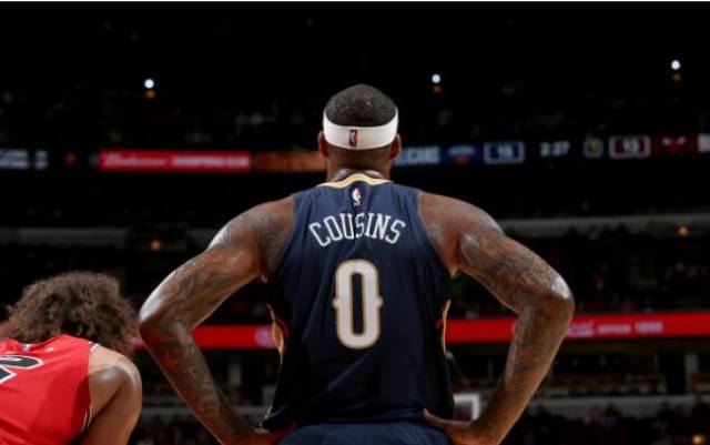 高清图:鹈鹕胜公牛 浓眉哥出手考辛斯背影伟岸