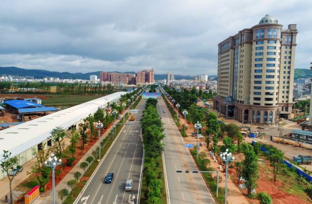 州庆献礼丨花样泸西:谁不说我家乡美,提升人居环境:魅力泸西