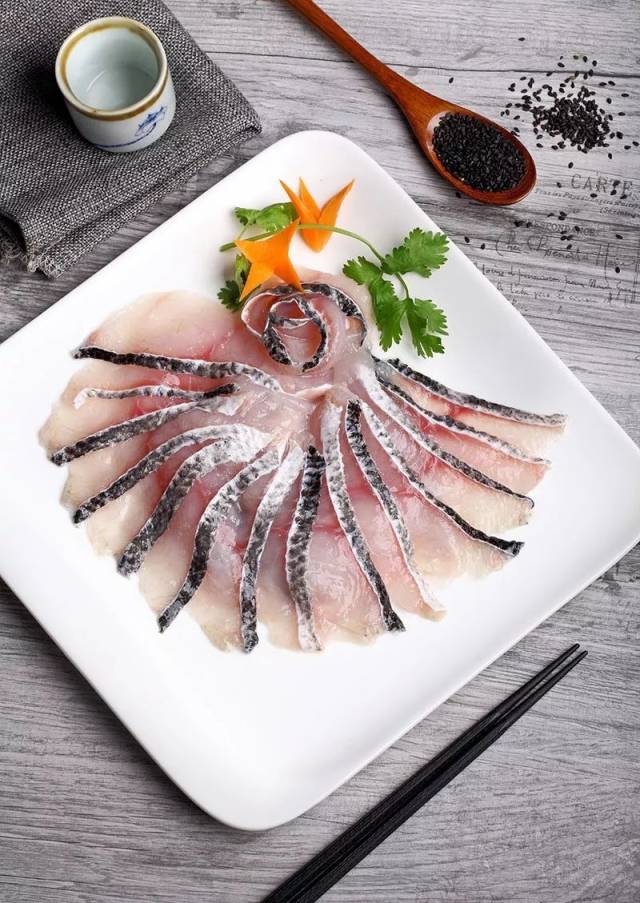 黑鱼刺少肉鲜 和草鱼相比 简直像遇到了救星