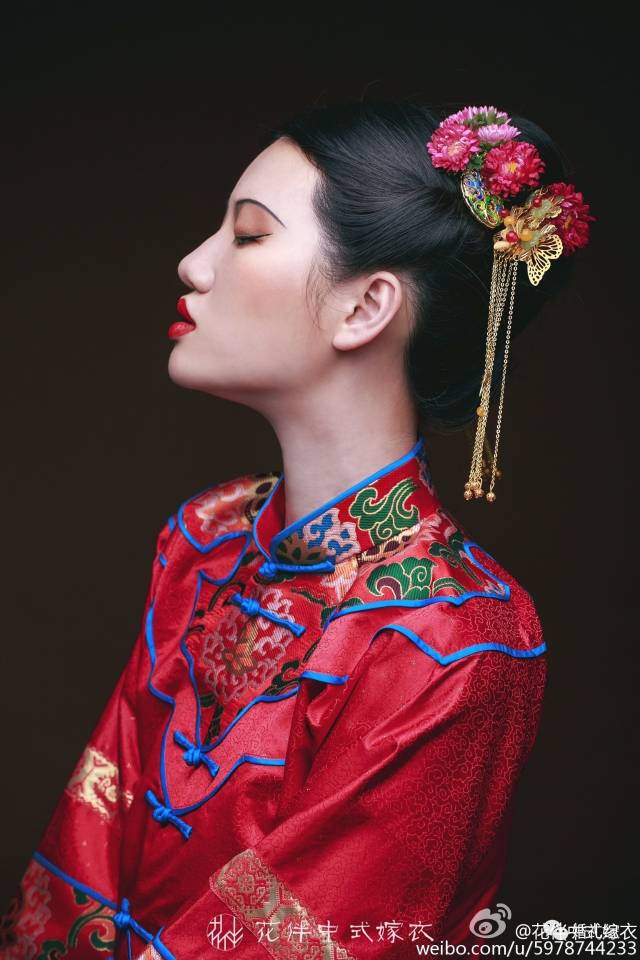 出门最多人穿的中式秀禾服,你敢选这种款式的