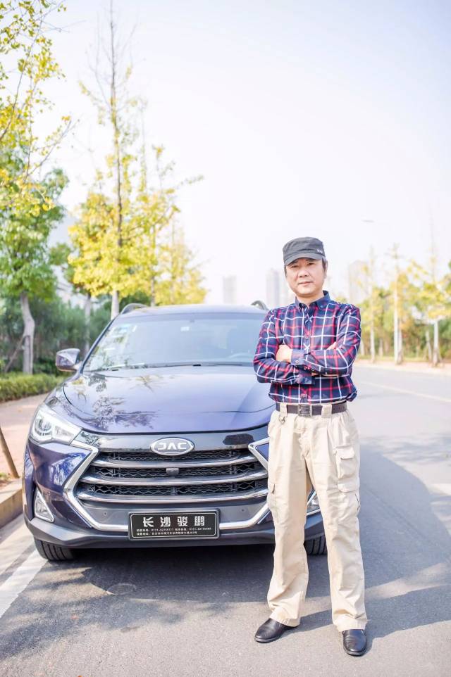 长沙交通电台主持人屈可惊喜试驾瑞风s7:这绝对是家庭用车中最完美的