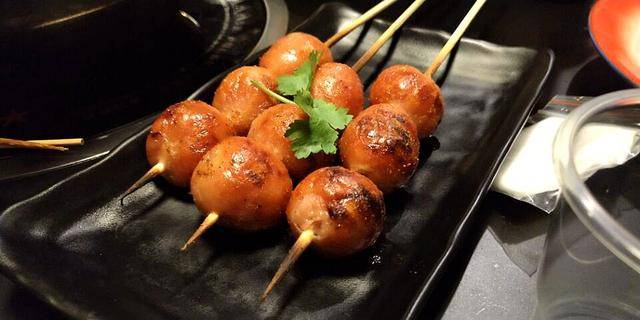 烤一口肠,台湾的这种香甜酥脆,连吃两串六个