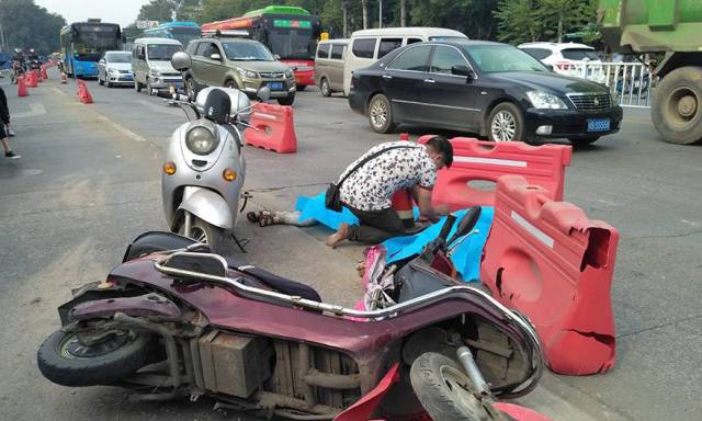 痛心广西一家三口遭遇车祸丈夫被撞飞妻子儿子当场死亡