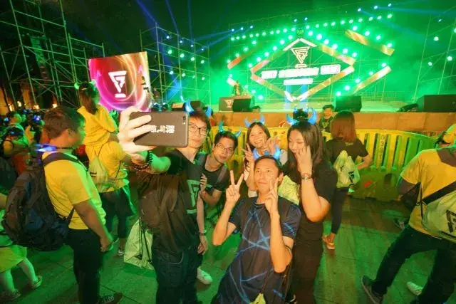 遇上桂城千人狂欢的一夜,二话不说我就跑了!