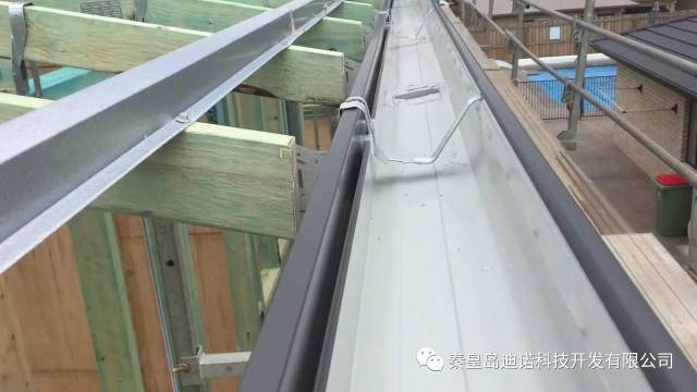 钢结构天沟雨水斗安装图片