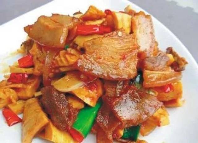 肉丝炒河粉 白粥 菜包 茶叶蛋 午餐 荠菜鲜肉油面筋 辣萝卜干