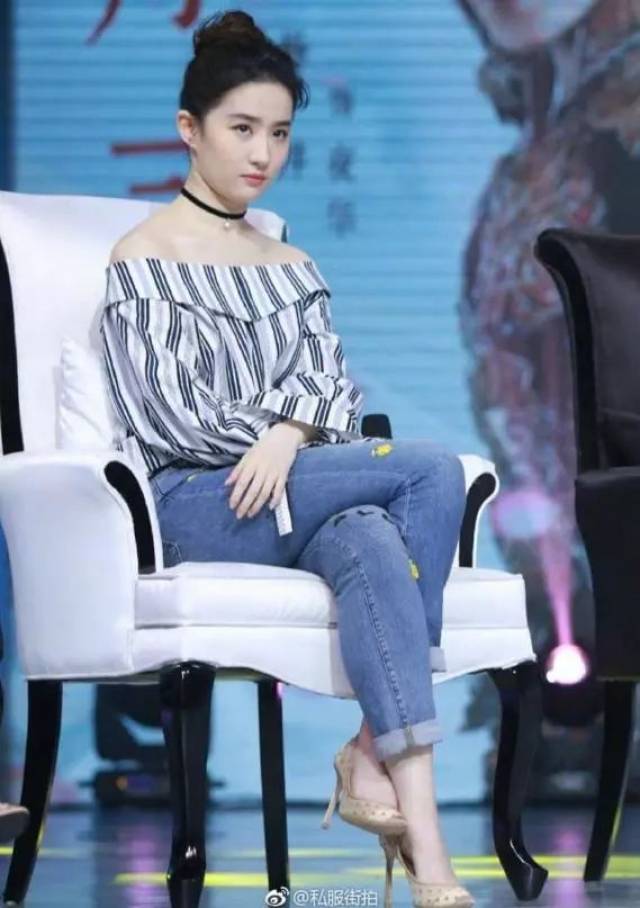 刘亦菲腿粗可能是大家都知道的事情了吧,本以为穿一字领上衣搭配牛仔