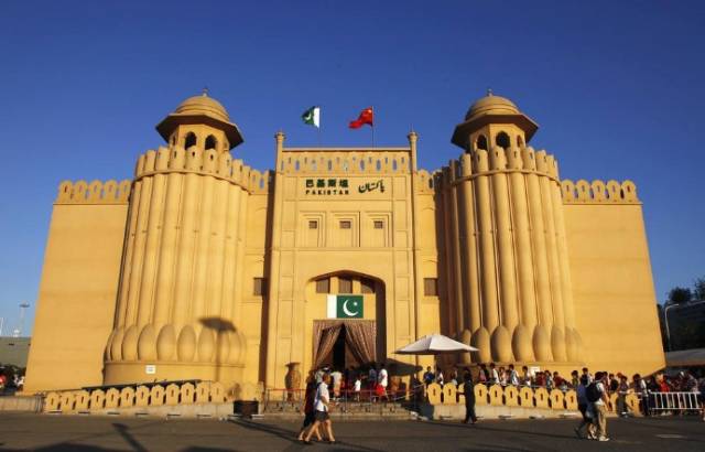 机场(三字代码:lhe),还有白沙瓦(pew),锡亚尔科特(skt),木尔坦(mux)