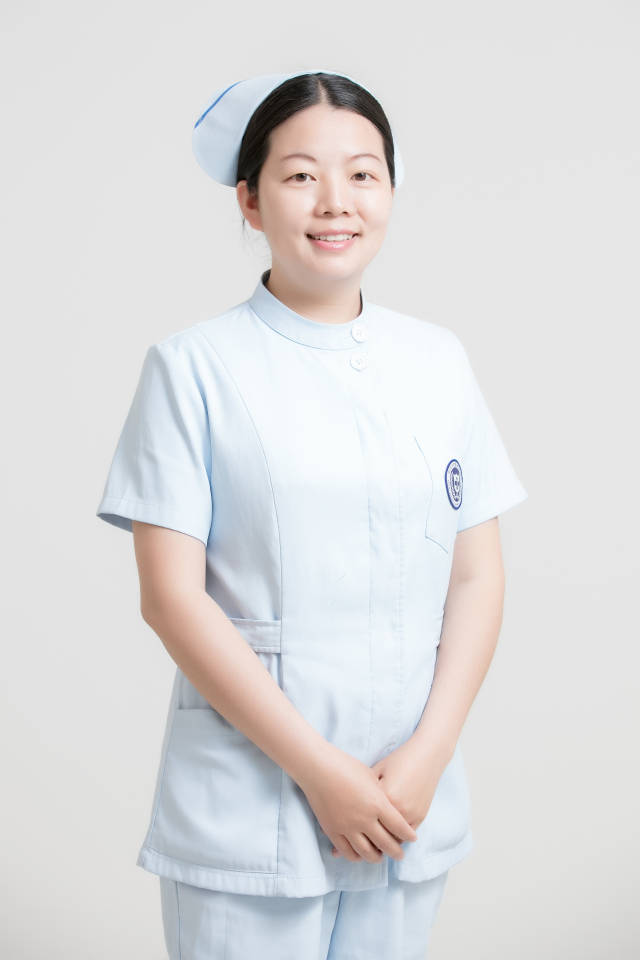 陈燕华 急诊科护士长 从事护理工作11年