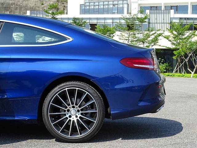 优雅梦想座驾 试驾梅赛德斯-奔驰c300轿跑车