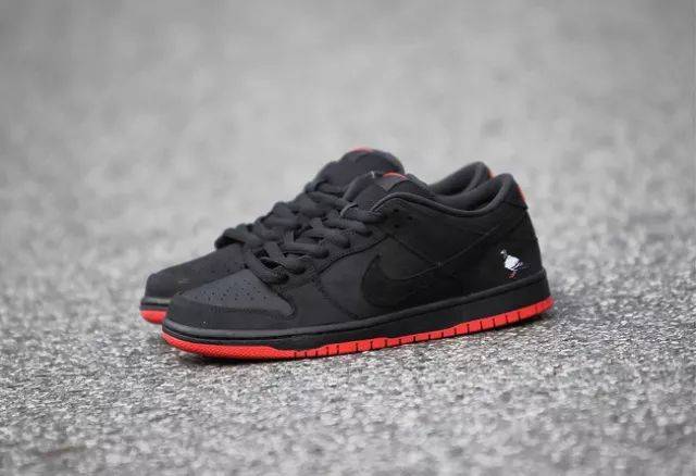 让鸽子本身来讲故事| NIKE SB DUNK LOW PRO 'BLACK PIGEON'_手机搜狐网