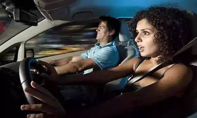 女司机="马路杀手"?(盘点女司机的9个开车陋习)_手机搜狐网